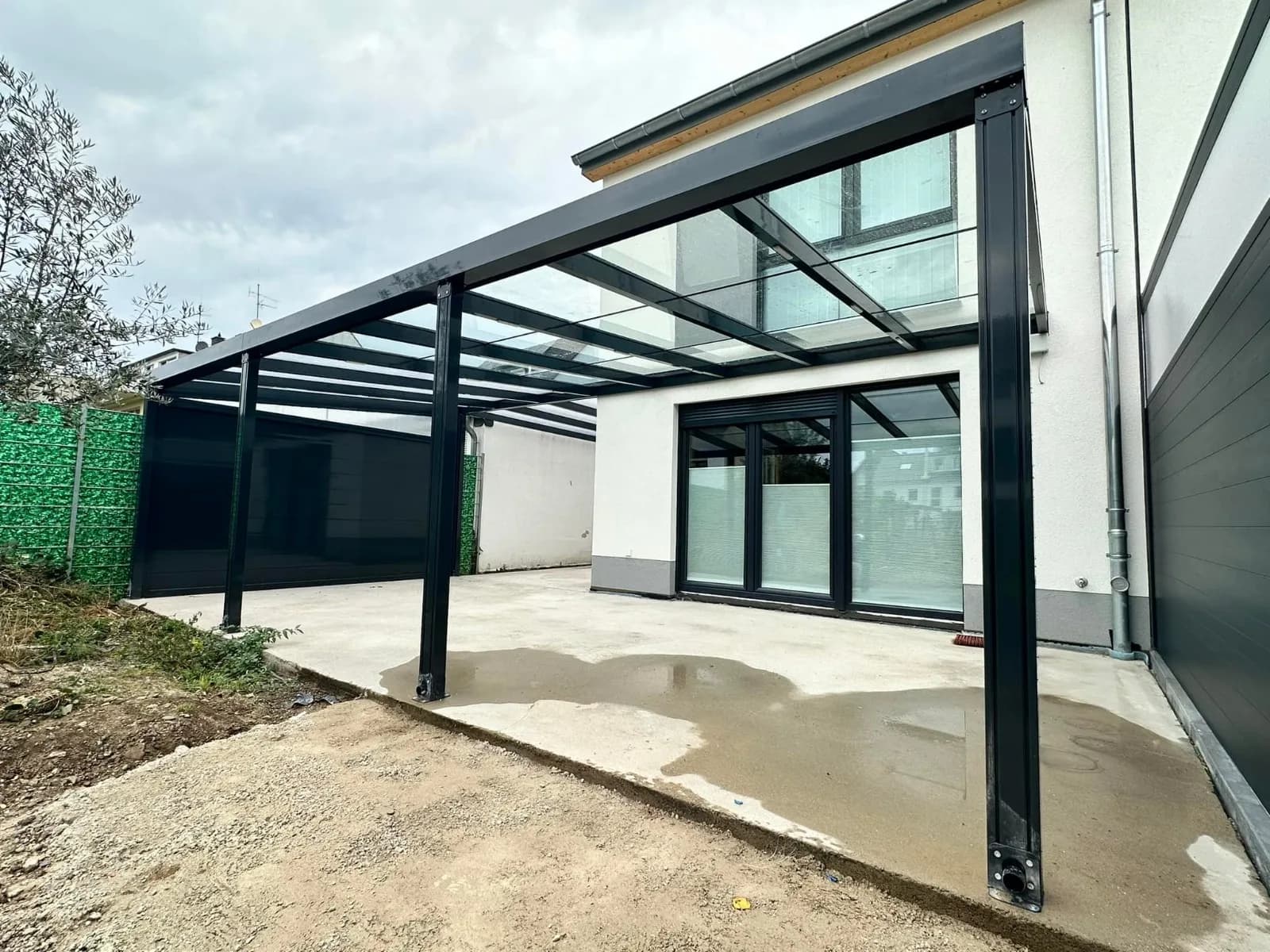 Enclosed terrace with glass walls and bioclimatic louvered roof